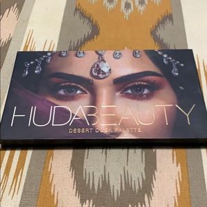 Huda Beauty Desert Dusk palette